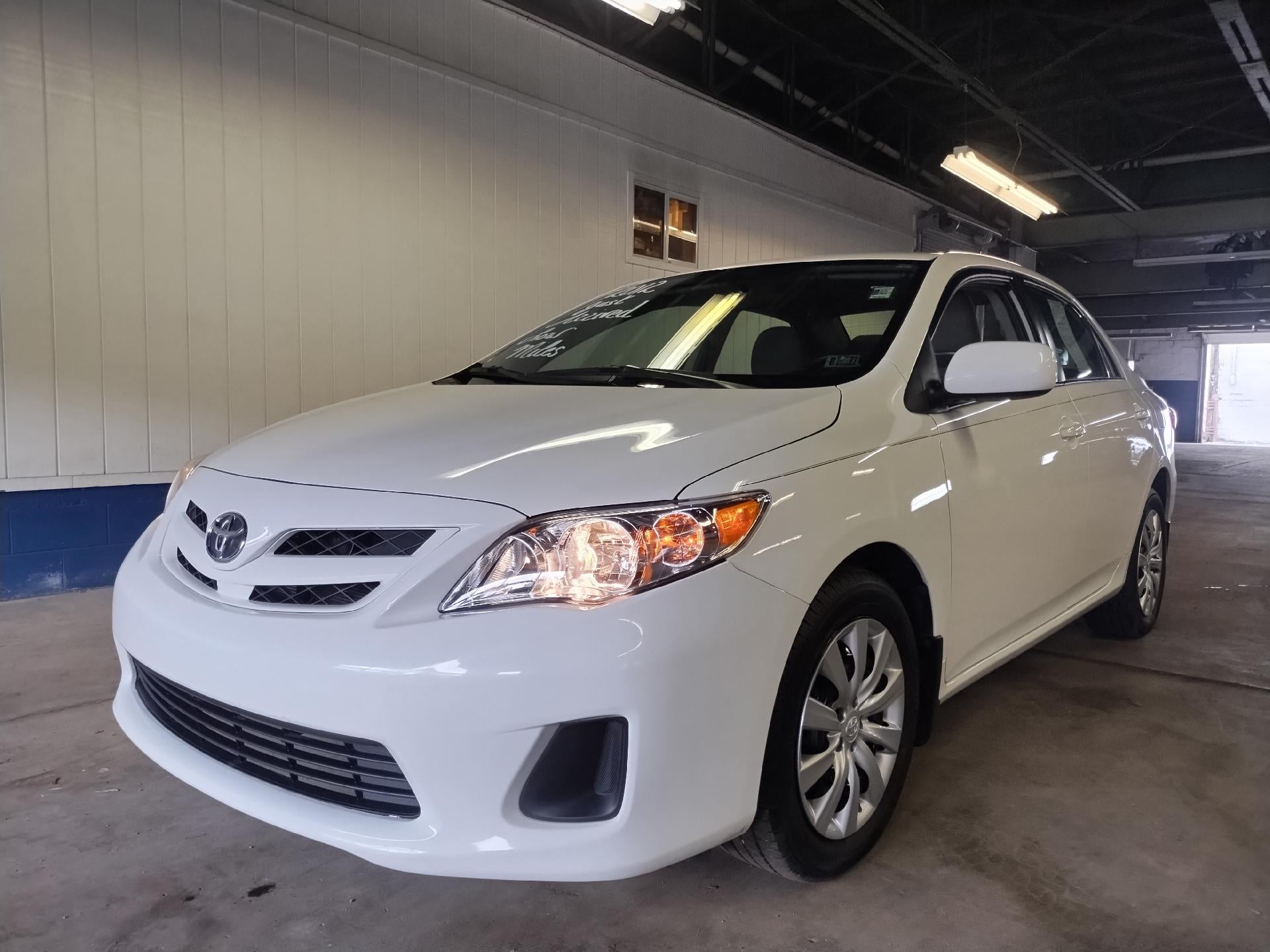 2012 Toyota Corolla 4dr Sdn Auto LE (Natl)