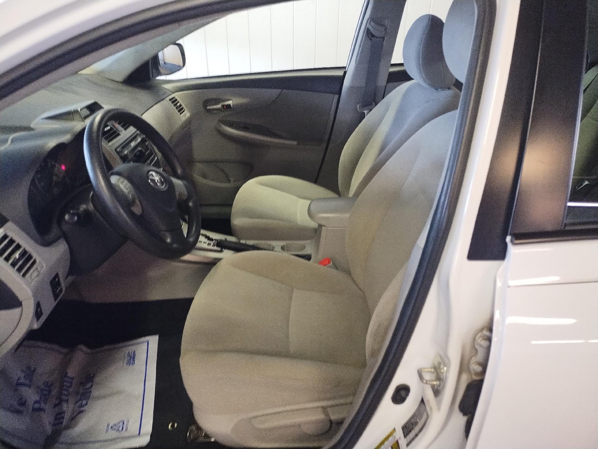 2012 Toyota Corolla 4dr Sdn Auto LE (Natl)